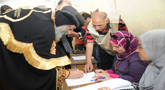 Pope Tawadros cast his vote in the presidential elections 