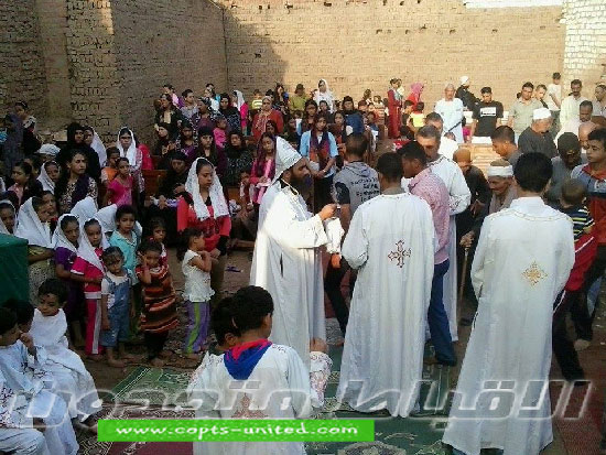 Copts of Diabia celebrate mass in backyard with building cracks