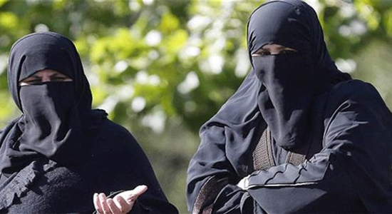 Switzerland passes a law that bans niqab