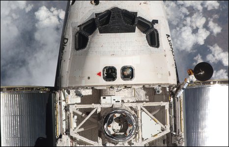 Space shuttle may face rain delay