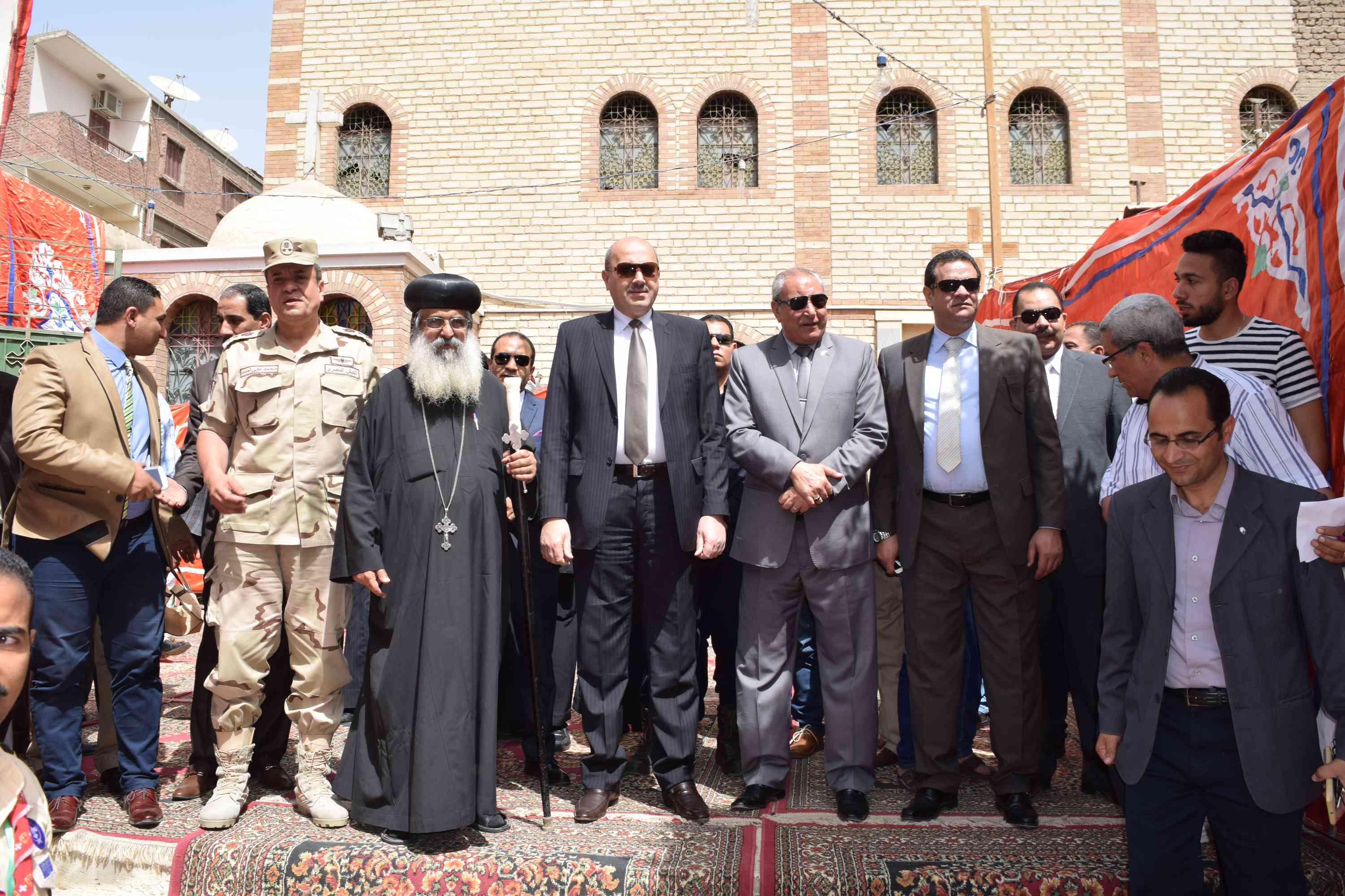 Governor of Minya visits several churches to congratulate Christians on Easter
