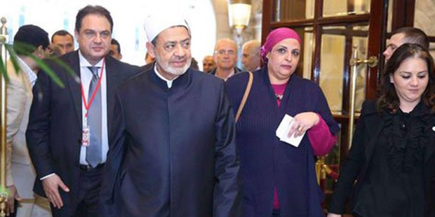 Al-Azhar Sheikh affirms necessity of fighting terrorism ideologically, voices support to France