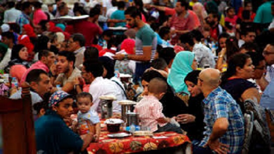 Ramadan edict against eating in public infuriates some Muslims in Egypt