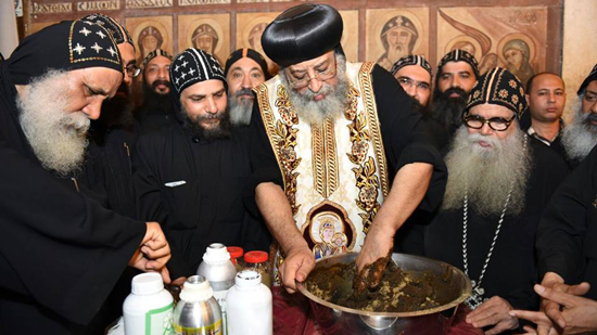 Pope perfumes remains of St. Bishoy in Wadi Natrun