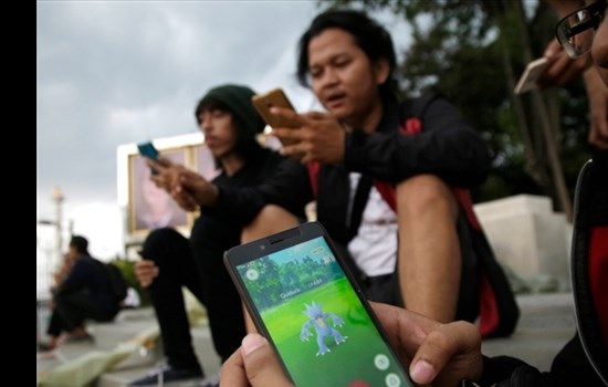 Indonesia bans police, troops from playing Pokemon Go
