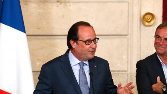 Hollande seeks to defuse row over Nice security
