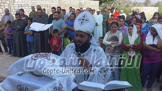 Copts in Ismailia village pray in the open after their church was burned