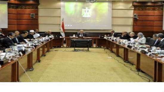 Egypt Cabinet to increase civil servants minimum wage