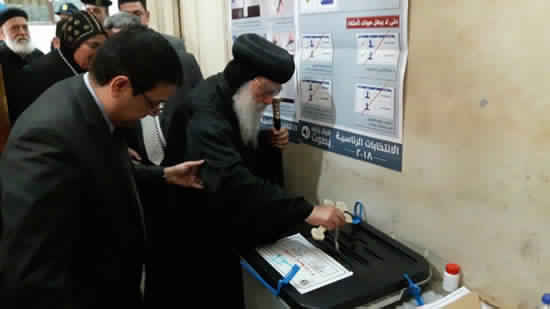 Despite the bad health condition, Bishop Pachomius casts his vote in the presidential elections