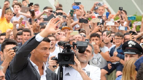 Ronaldo greets Juventus fans, sparks Champions League dreams
