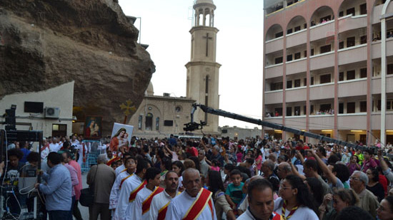 Thousands of Copts participate in the celebrations of the Virgin in Assiut
