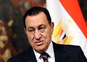 Mubarak says economy is Egypt's top priority