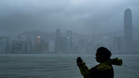 Typhoon Mangkhut rips through Hong Kong as Philippines toll rises