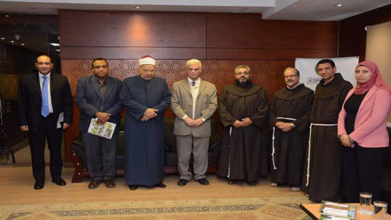 International Organization of Al Azhar alumni receives some of the Franciscan monks