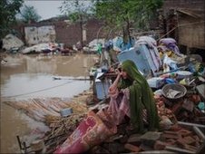 Flooded Pakistan battles to avoid disease