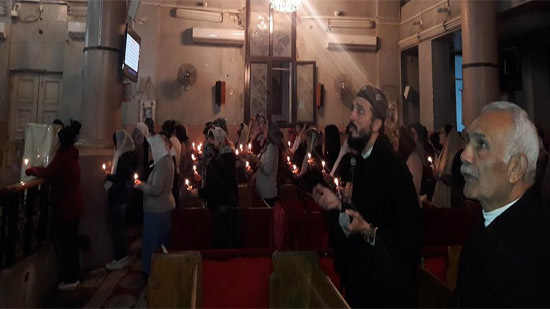 Suez Church hold prayers for praise and peace