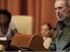 Fidel Castro addresses parliament after four-year gap