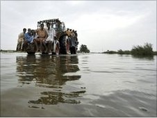 Floods affect 20m people - Pakistan PM Gilani