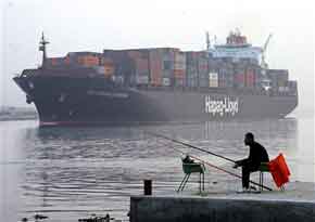 Egypt to dig a parallel channel to Suez Canal by 2012