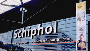 Dutch police question two men on trans-Atlantic flight