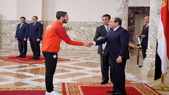 Sisi awards Olympic football team athletes the Egyptian Sports Medal
