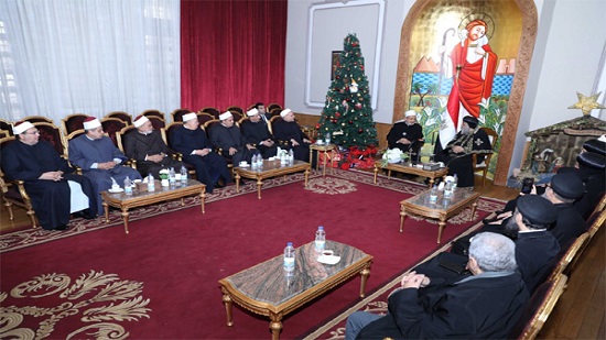 Egypt s leading Islamic figures visit Pope Tawadros ahead of Christmas celebrations
