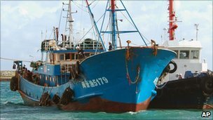 Japan frees Chinese fishing crew