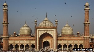 'Tourists shot' near Delhi mosque
