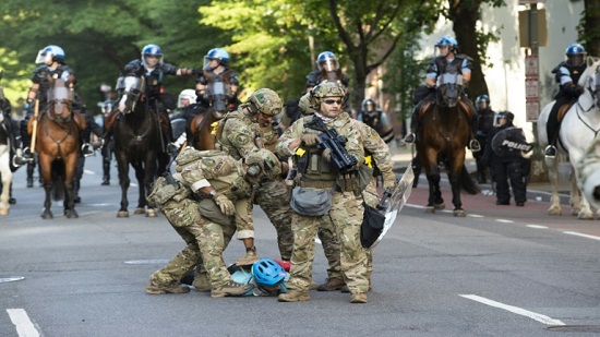 Trump threatens military mobilization against violent US protests