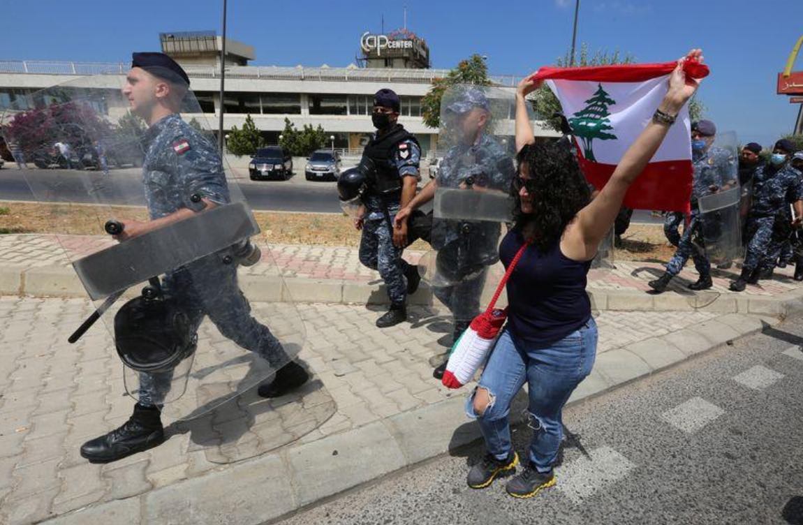 Lebanon s Aoun sees civil war climate as critics boycott meeting
