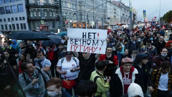 Hundreds protest in Moscow against reforms that may keep Putin in power
