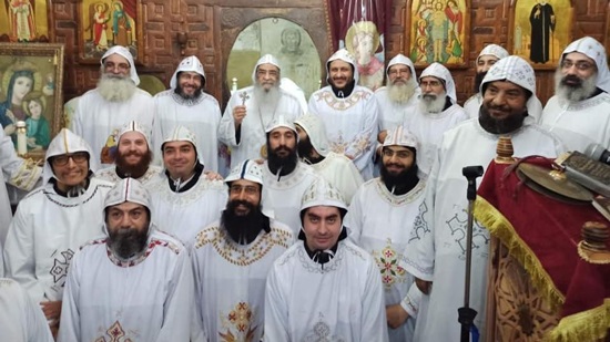 Archbishop of Fayoum ordains new monks

