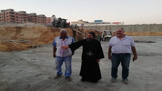 Bishop of Suez inspects construction work at St. Mina and Pope Kyrollos Church 
