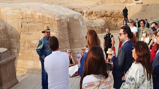 Zahi Hawass meets the first American delegation since the Corona crisis
