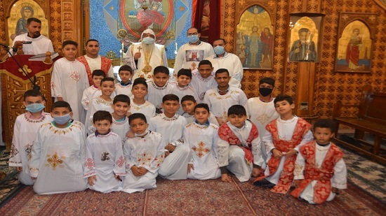 Archbishop of Fayoum ordains 18 deacons
