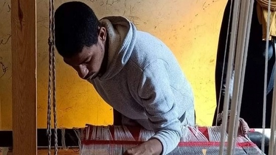 Hand-made carpets with handicap