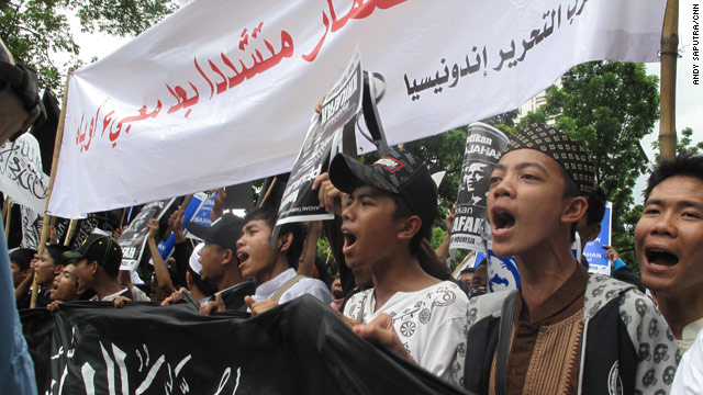 Indonesian Muslims protest Obama's planned visit