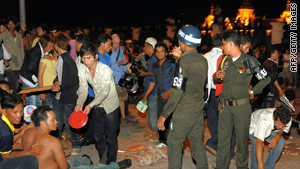 Stampede in Cambodia kills hundreds
