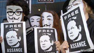 Wikileaks protests in Spain over Julian Assange arrest

