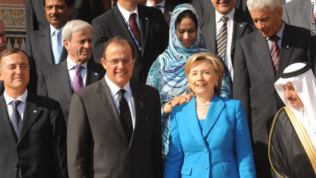 Clinton seeks support for Mideast peace