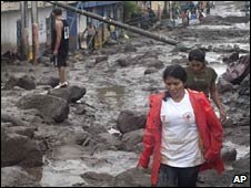 Scores die in El Salvador floods 