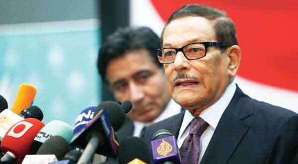 Army freezes assets of three former Mubarak aides	