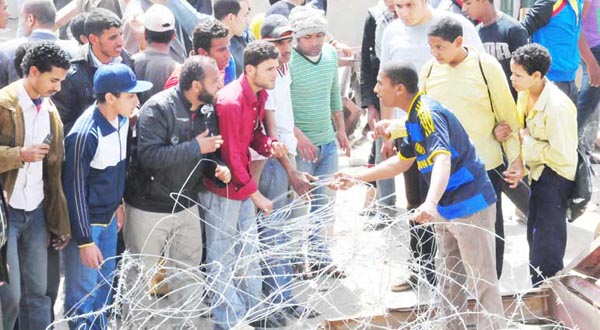 Tahrir protestors say sit-in will continue, brawl with army	