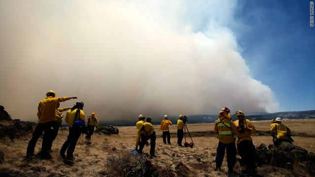 Calmer winds may help firefighters battle Arizona blaze
