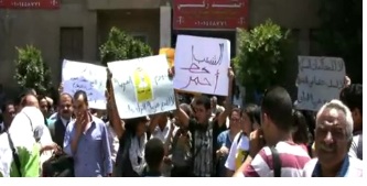 Bloggers protest outside military prosecution
