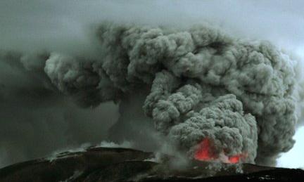 Chile volcano ash causes renewed air chaos in Australia
