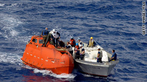 U.S. ship fends off second pirate attack 