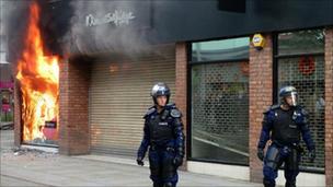 UK riots: Trouble erupts in English cities

