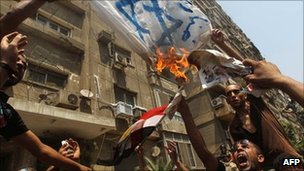 Israeli regrets over clash fail to end Egypt protests
