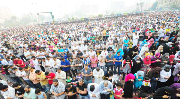 Egyptians celebrate Eid without Mubarak, pray in Tahrir	